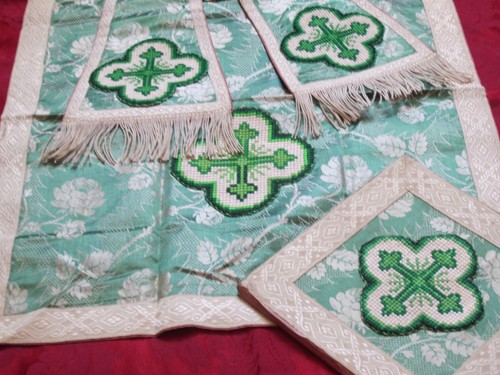 Pour chasuble verte fleurs - verte,